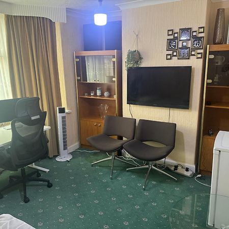 Room Canvey Island Экстерьер фото
