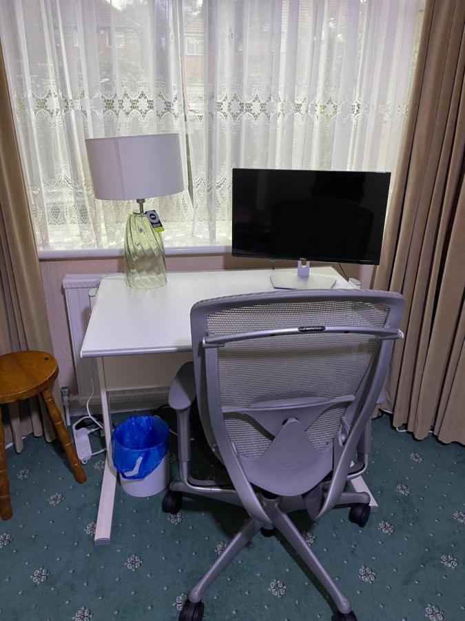 Room Canvey Island Экстерьер фото