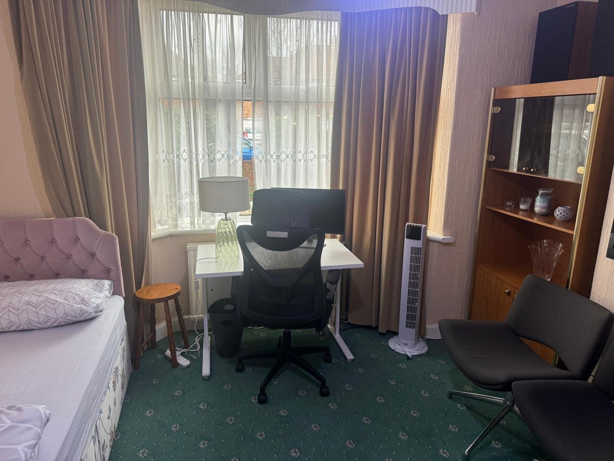 Room Canvey Island Экстерьер фото